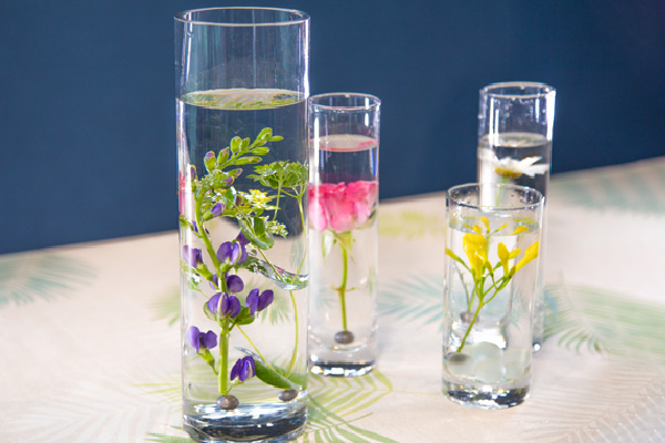 テーブルを飾るアレンジ「水中花」