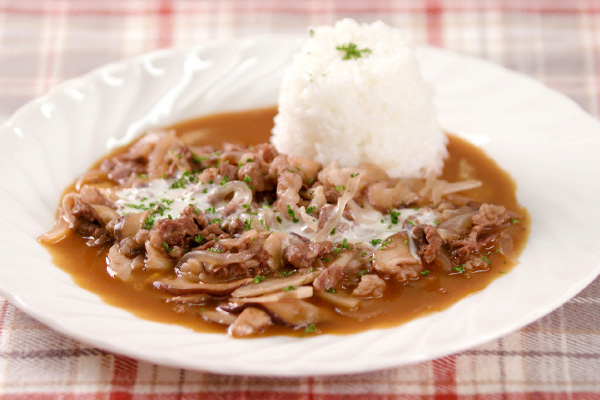 ビーフストロガノフ（県産和牛使用）